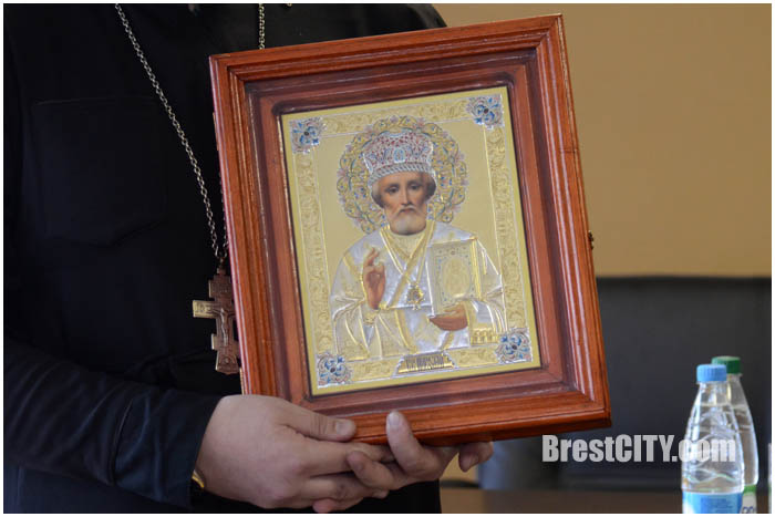 Брестская областная Госавтоинспекция получила в дар икону Николая Чудотворца