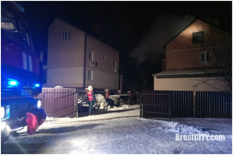 Видеофакт: пожар в районе ул.Суворова (ул.Суничная) в Бресте 10 февраля