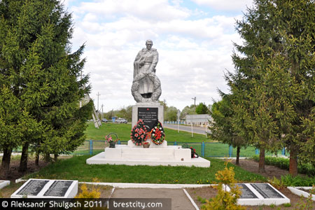 Ставы. Памятник солдату