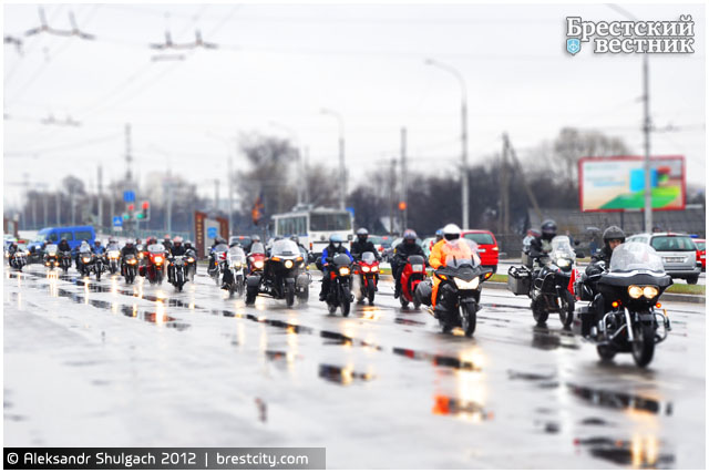 Мотоциклисты проехались по центральным улицам города