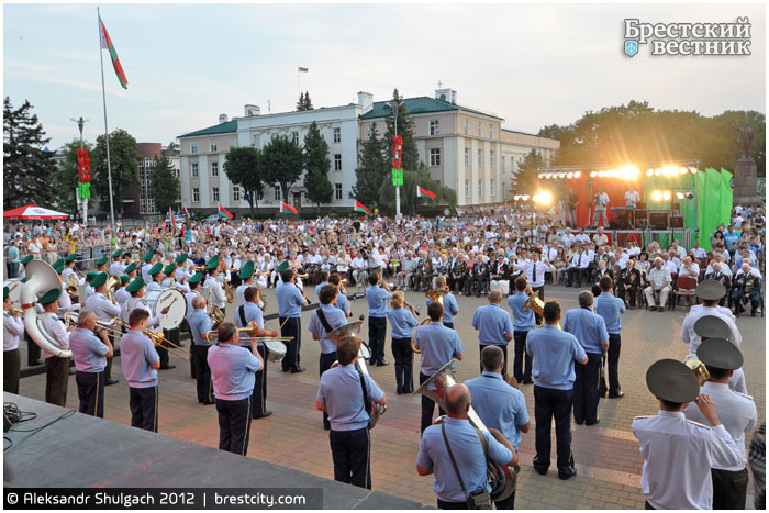 Площадь Ленина. Брест отмечает День независимости. 2012