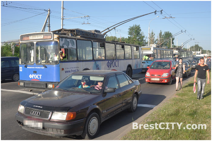 Обрыв троллейбусной линии в Бресте на улице Московской