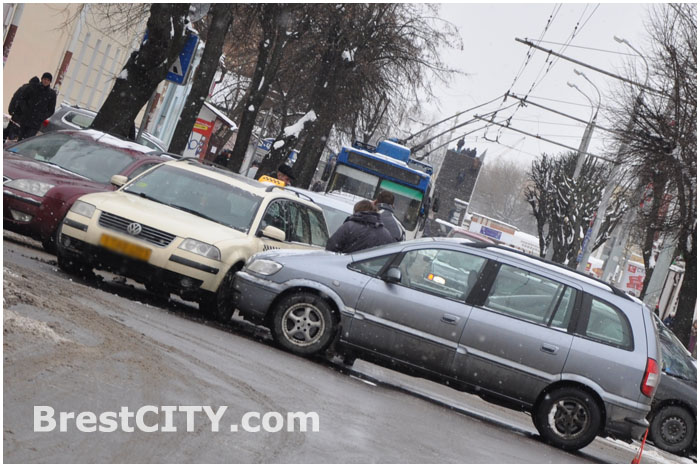 Авария в Бресте на перекрестке улиц Комсомольская и Мицкевича 20 января 2014