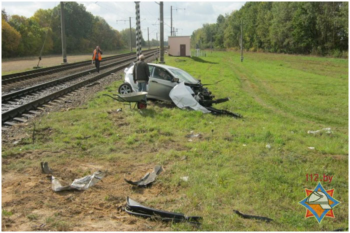 В жабинковском районе скорый поезд столкнулся с легковым автомобилем хундай