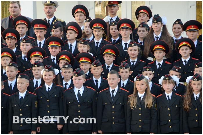 Мероприятие в СШ№35, посвящённое принятию Клятвы кадет и презентации экспонатов военной техники.