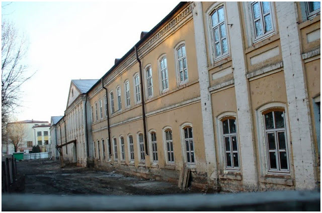 Здание бывшего военного госпиталя в Бресте