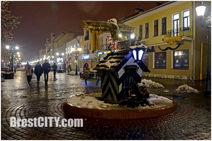 Новый фонарь-сова на улице Советской в Бресте
