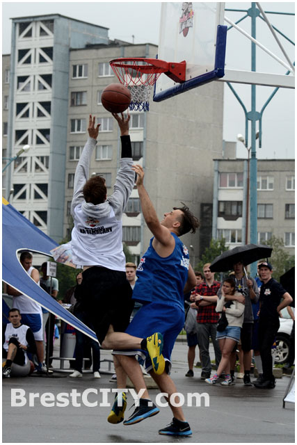 Соревнования по уличного баскетболу в Бресте 12 июля. Стритбол