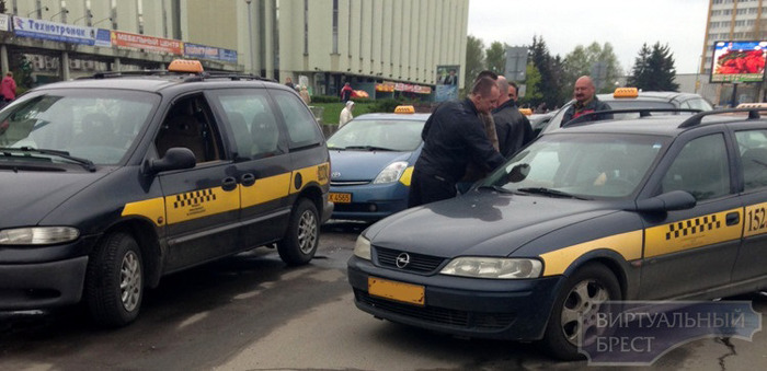 Разборки на дороге таксистов в Бресте