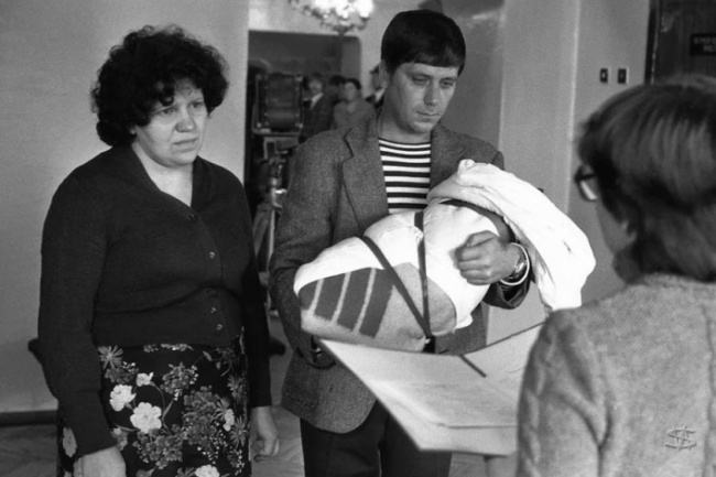 «Торжественная регистрация новорожденного», ЗАГС Центрального района, 1 октября 1983 года.