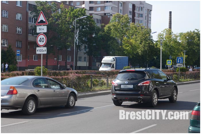 Знаки 40 на бульваре космонавтов в Бресте. Фото BrestCITY.com