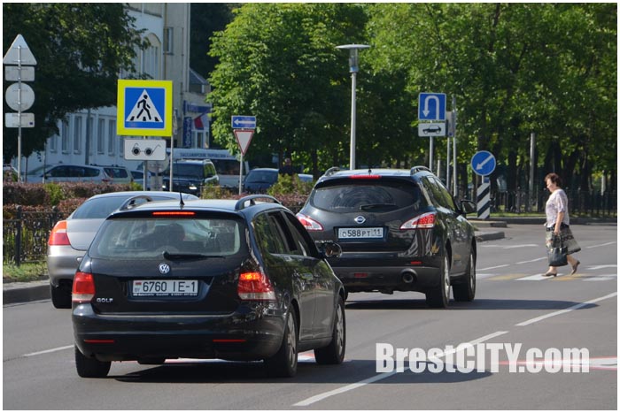 Знаки 40 на бульваре космонавтов в Бресте. Фото BrestCITY.com