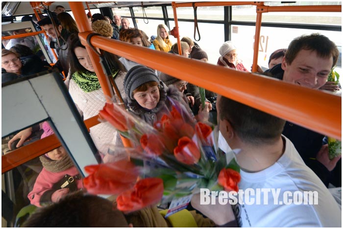 В Бресте поздравили женщин с 8 марта
