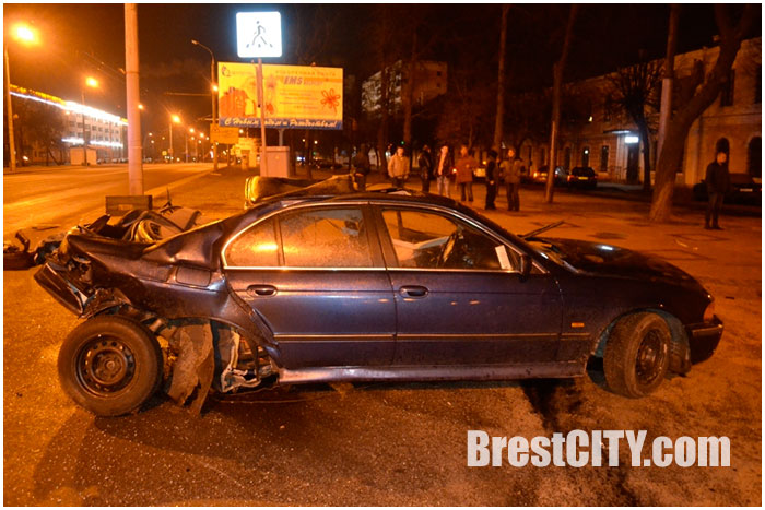 Авария в Бресте ночью 16 января. Погиб водитель БМВ