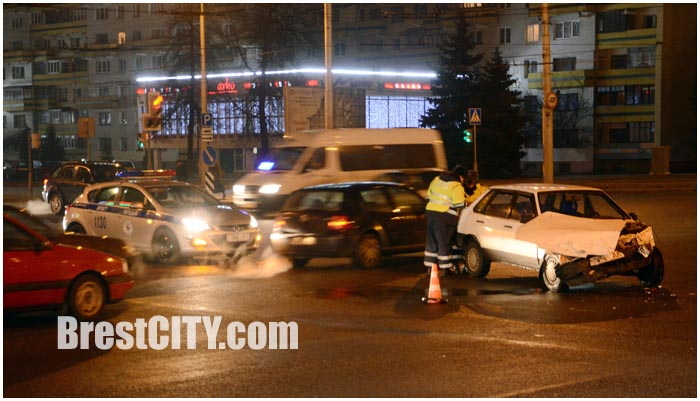 Авария с участием автомобиля милиции утром 22 января 2015