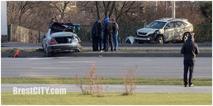 Авария на Московской в Бресте возле Короны 22 декабря 2015. Фото BrestCITY.com