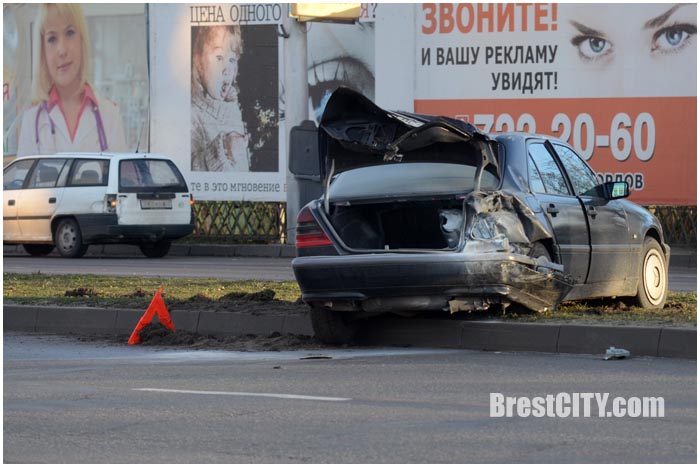 Авария на Московской в Бресте возле Короны 22 декабря 2015. Фото BrestCITY.com