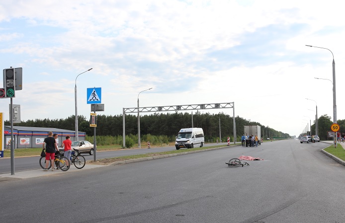 Разыскиваются очевидцы аварии возле д.Тельмы, в которой погиб велосипедист