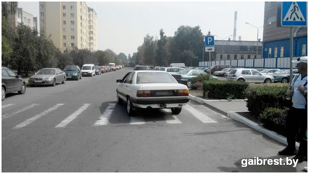 Парковка ауди стоила жизни пенсионерки в Пинске