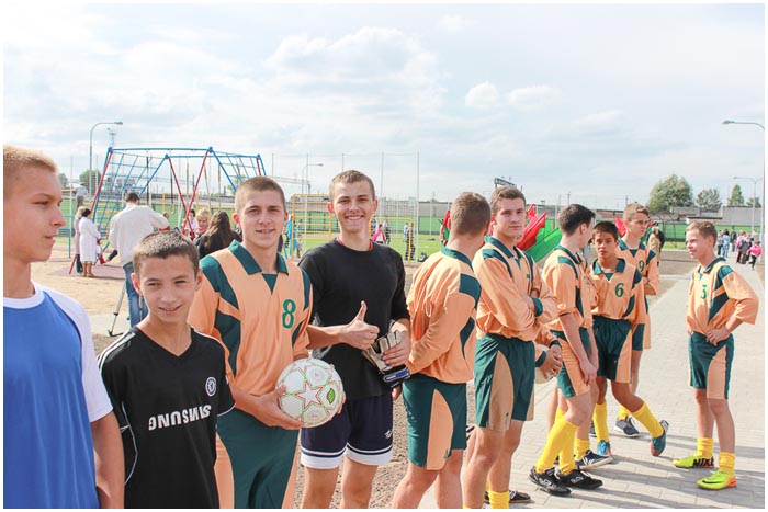 Новый школьный стадион открылся на Граевке в 17 школе Бреста