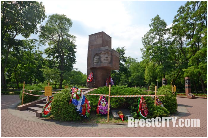 Памятник Стражам границ в Бресте закрыт на ремонт