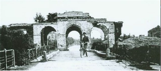 Трехарочные ворота в Брестской крепости