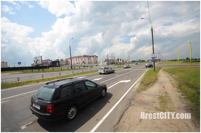 Отдельная полоса направо на мост на б.Шевченко в Бресте. Фото BrestCITY.com