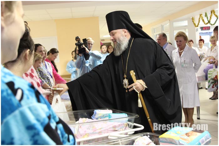 Брестский областной роддом навестил православный епископ