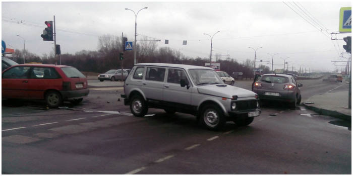 На проспекте Республики возле АЛМИ столкнулись три автомобиля