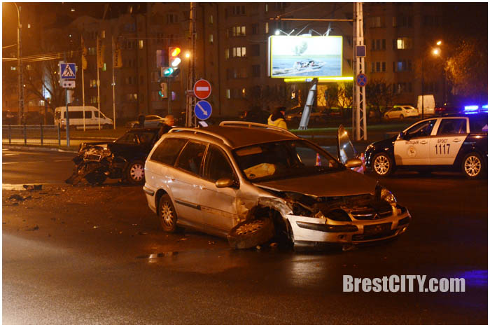 Авария в Бресте на перекрестке Московская-Гаврилова. Фото BrestCITY.com
