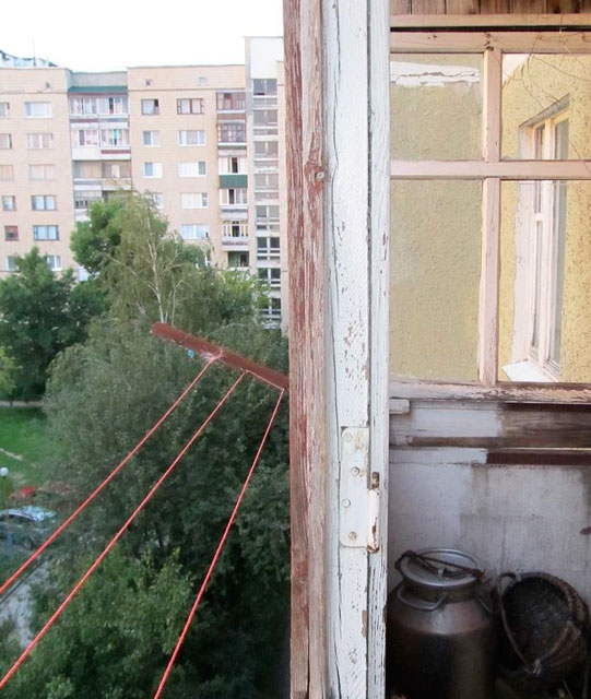Школьник сорвался с балкона в Белоозерске