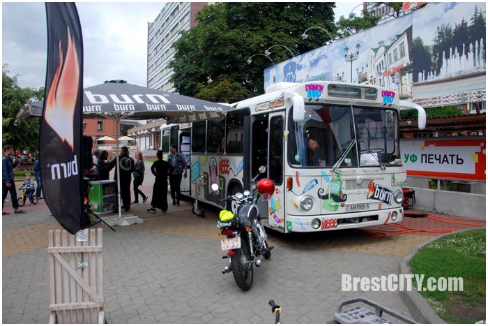 Брестчанам предлагают подстричься в автобусе. Фото BrestCITY.com