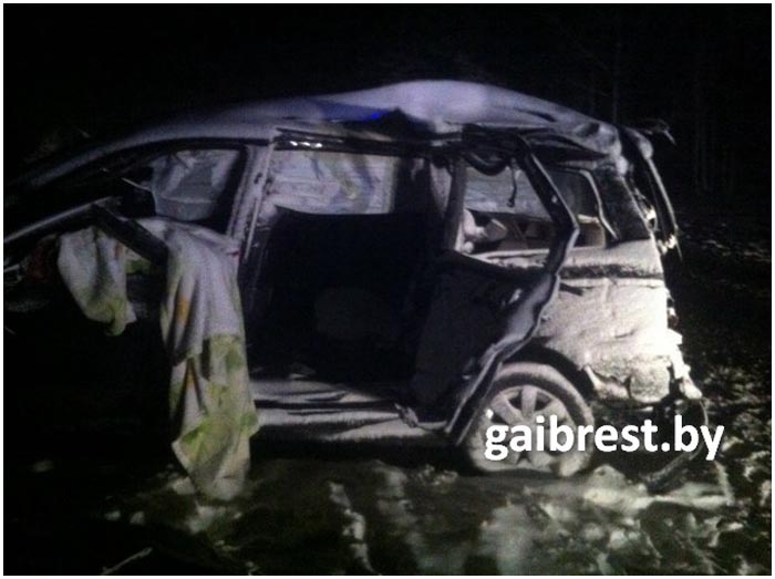 Автомобиль Ситроен попал под фуру в Кобринском районе 15 января