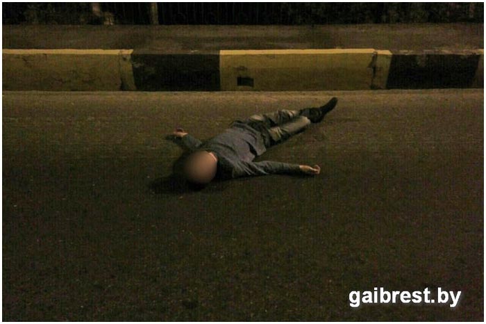 Пьяный уснул на дороге по улице Ленина в Бресте