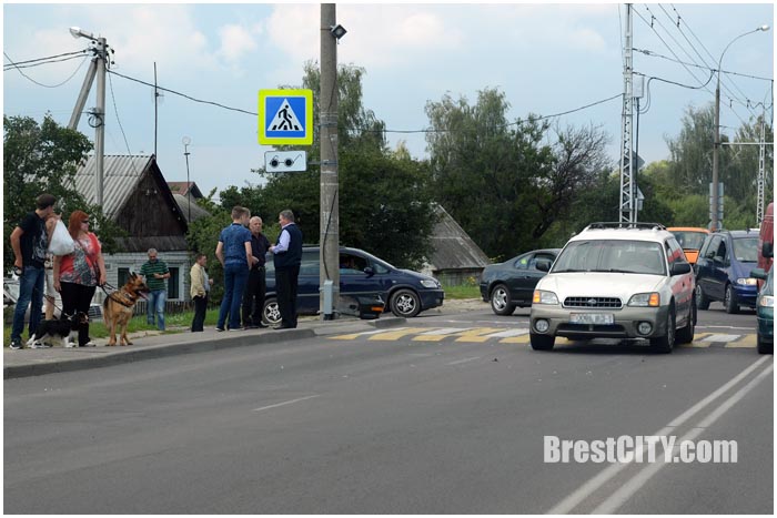 Авария на перекрестке 28 Июля и Центральной  в Бресте 14 августа 2016. Фото BrestCITY.com