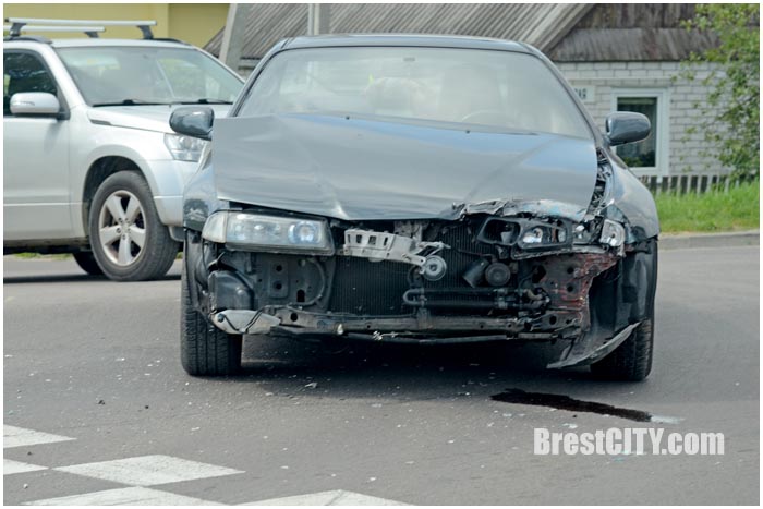 Авария на перекрестке 28 Июля и Центральной  в Бресте 14 августа 2016. Фото BrestCITY.com