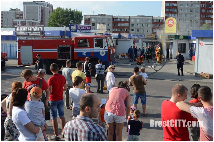 Пожар в торговом павильоне на мини-рынке на Сябровской 20 июня  2016