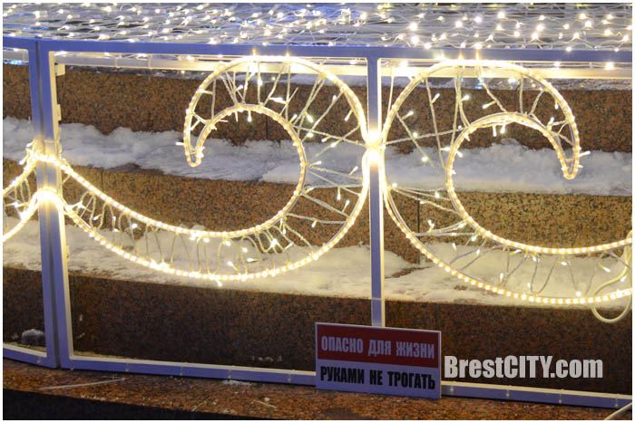 Большой новогодний фонтан на площади Ленина в Бресте. Фото BrestCITY.com