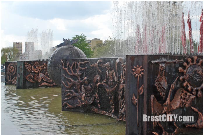 Обновленный фонтан заработал возле ДК Профсоюзов. Фото BrestCITY.com