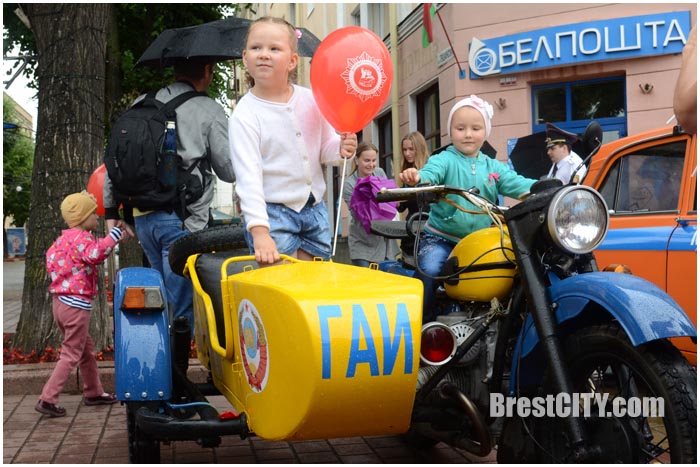 Ретро-автопробег ГАИ в Бресте 3 июля 2016. Фото BrestCITY.com