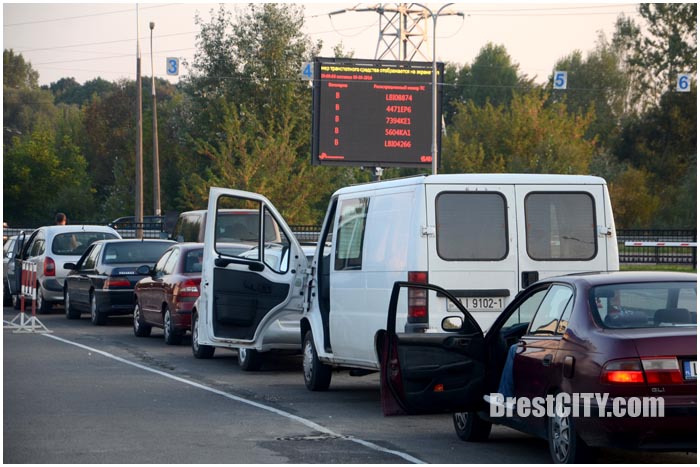 На границе в Бресте исчезла очередь. Фото BrestCITY.com