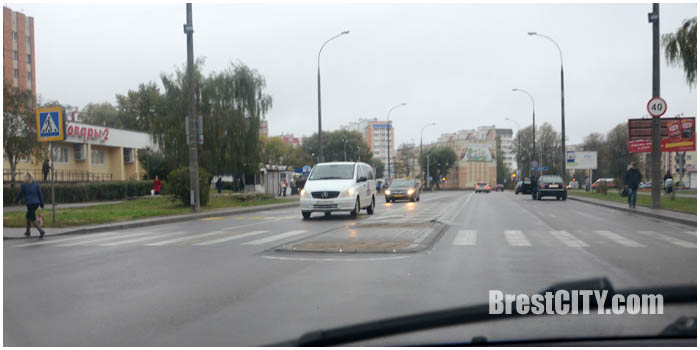 Светоотражающие элементы на улице Волгоградской в Бресте. Фото BrestCITY.com