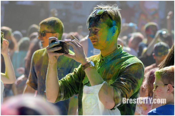 Фестиваль красок в Бресте 5 июня 2016. Фото BrestCITY.com