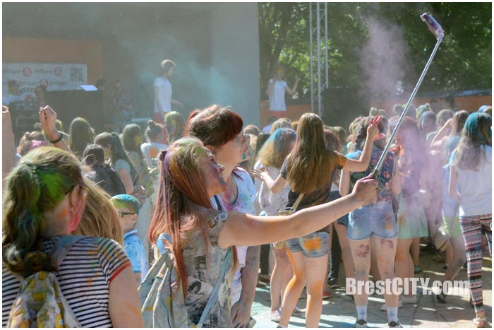 Фестиваль красок в Бресте 5 июня 2016. Фото BrestCITY.com