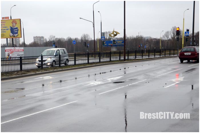 Маршрутка подрезает легковой автомобиль в Бресте на Варшавке