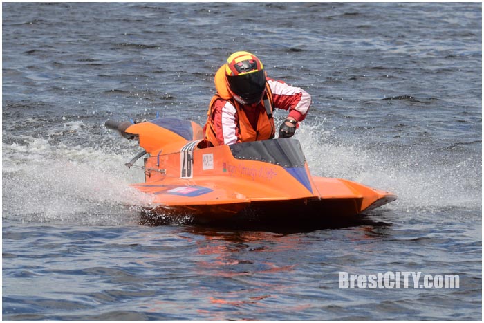 Соревнования по водно-моторному спорту в Бресте. Фото BrestCITY.com