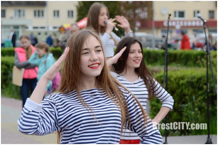 Праздник У причала на Набережной в Бресте 15 мая 2016. Фото BrestCITY.com