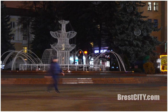 В Бресте отключили иллюминацию на главной площади города