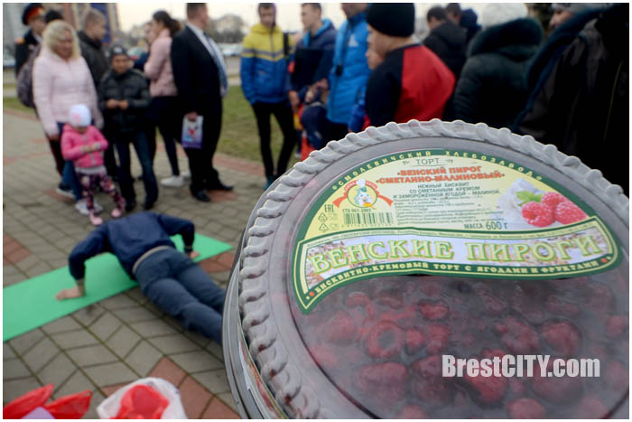 Соревнования по отжиманию на Гребном в Бресте. Фото BrestCITY.com
