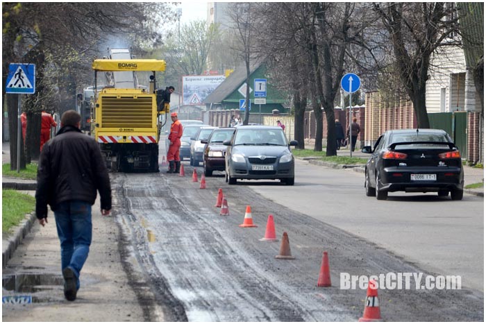 Дорожные работы на улице Пушкинской в Бресте. Фото BrestCITY.com